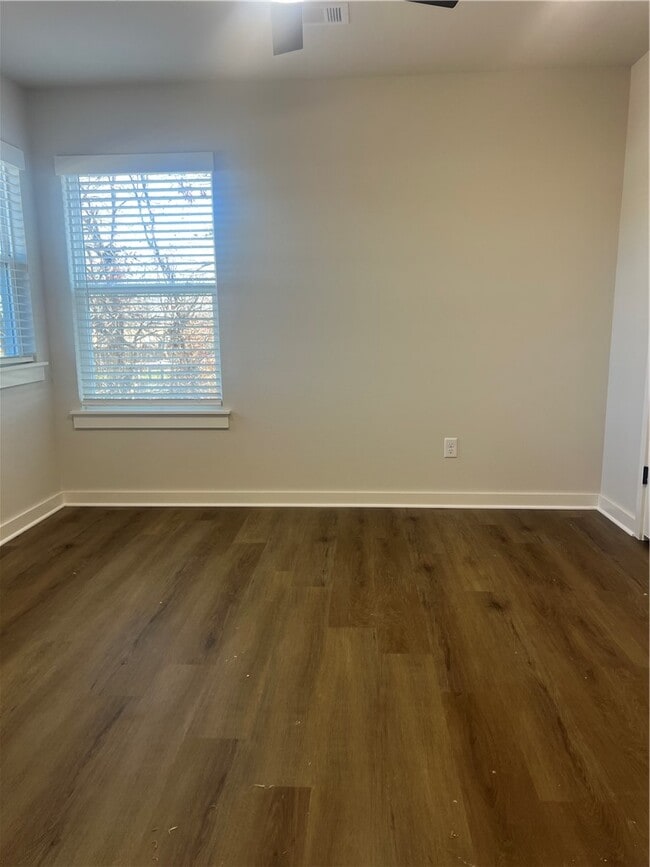 Building Photo - 570 Cosmos St