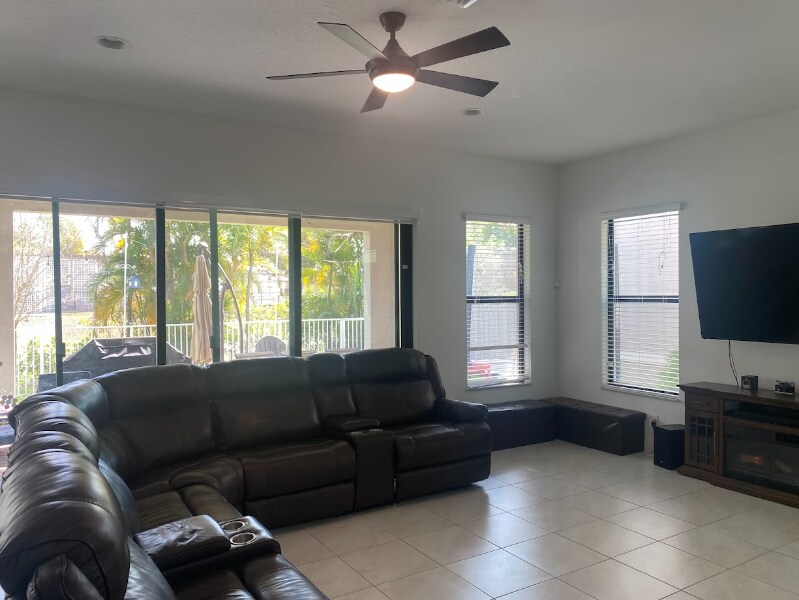 Building Photo - 8540 NW 39th Ct