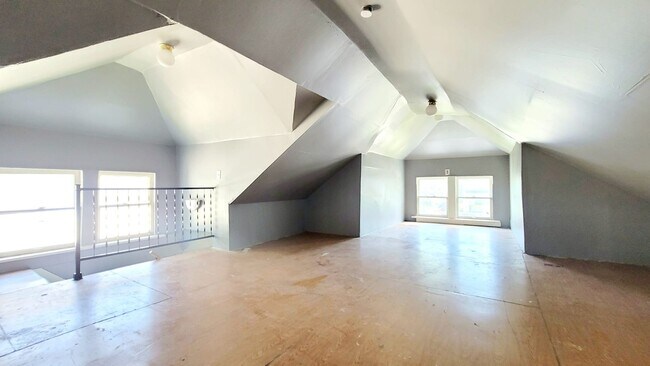 Building Photo - 721 Haney Ave