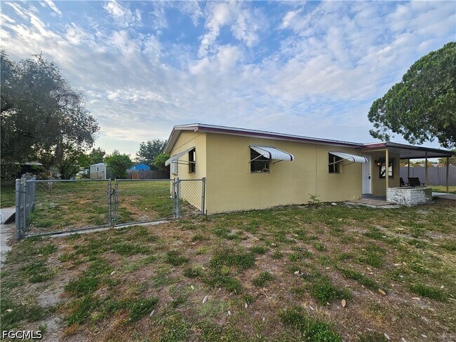 Building Photo - 423 Morgan Cir S