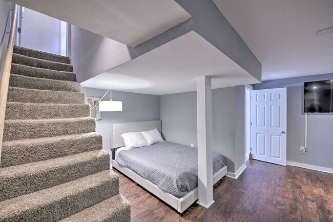 Building Photo - 6447 S Franklin Rd