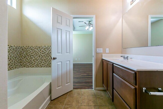 Building Photo - 20114 Brookwood Holw