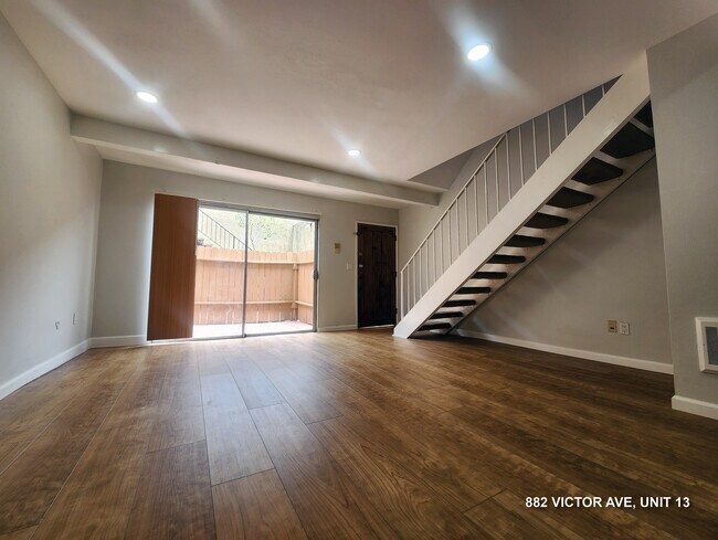 Building Photo - 882 Victor Ave