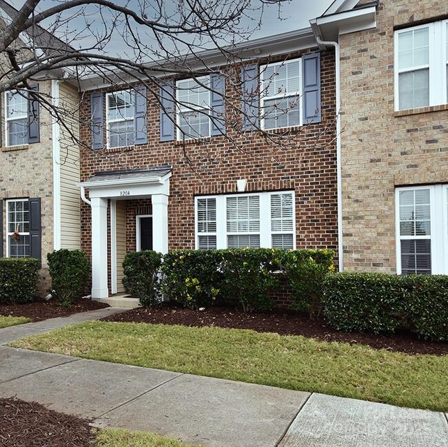 Building Photo - 8204 Viewpoint Lane