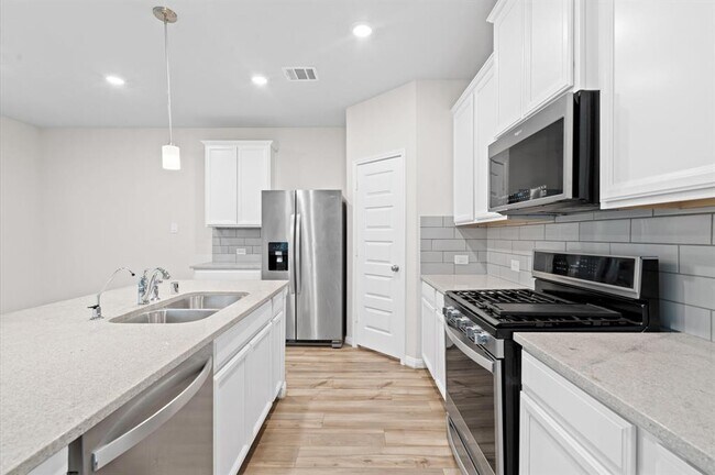 Building Photo - 7051 Silverleaf Oak St