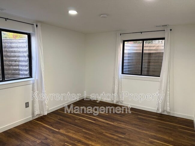 Building Photo - 992 4725 S