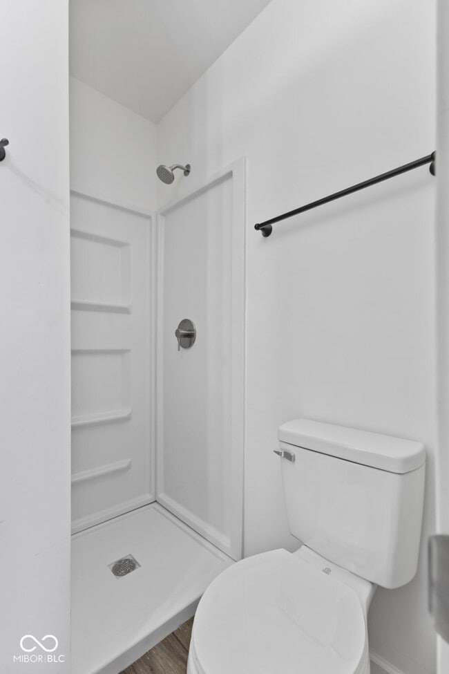 Building Photo - 2 Van Ave