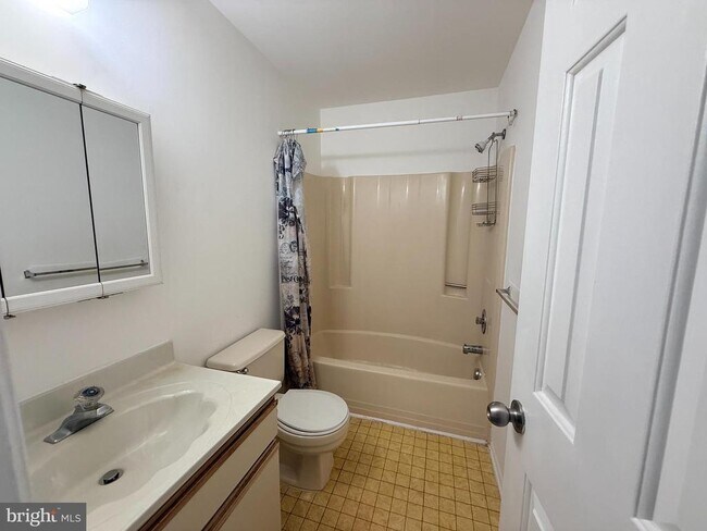 Building Photo - 1403 Britton Pl