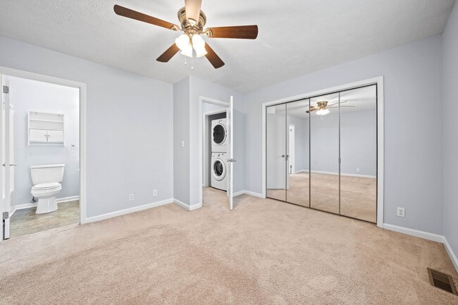Building Photo - 2 Bedroom Condo For Rent Near Post!
