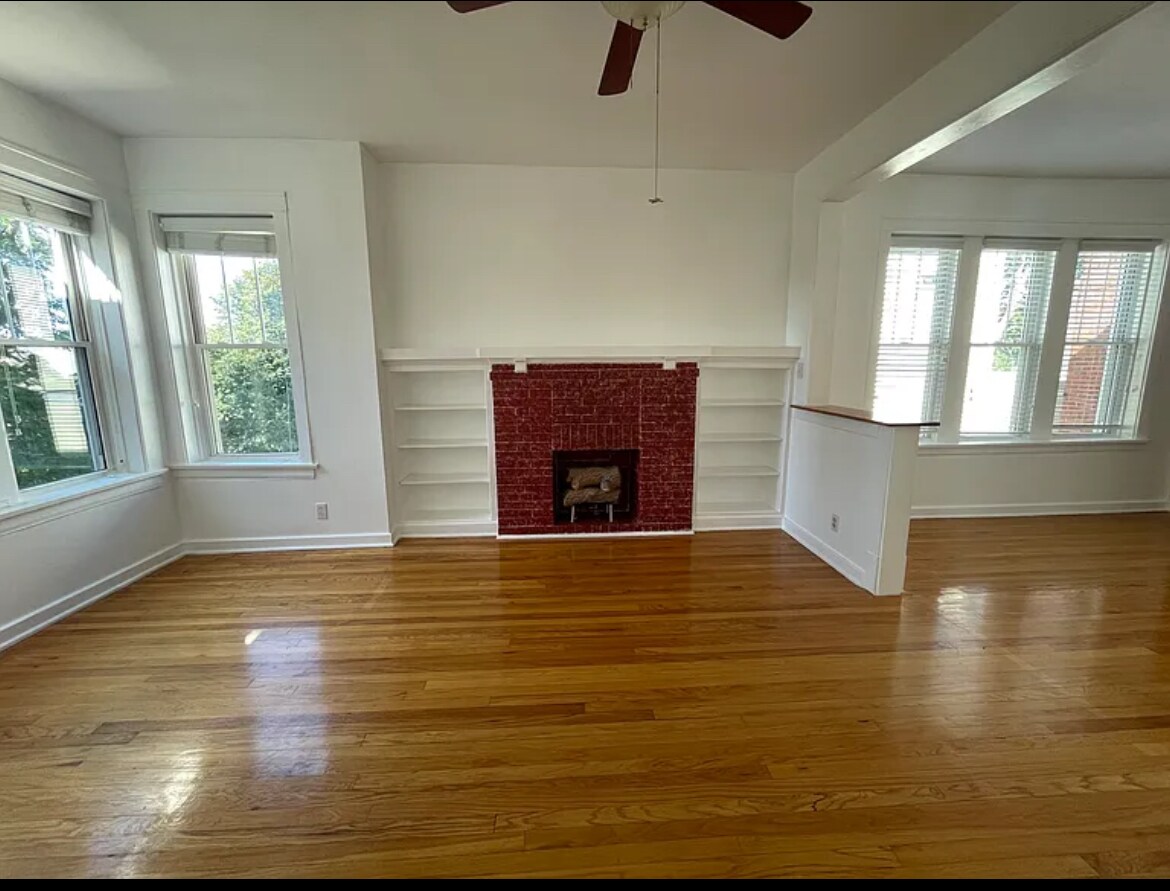 Building Photo - 1648 W Edgewater Ave
