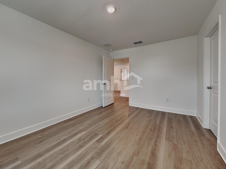 Building Photo - 37679 Dusty Saddle Ln
