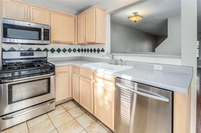 Building Photo - 11901 Swearingen Dr