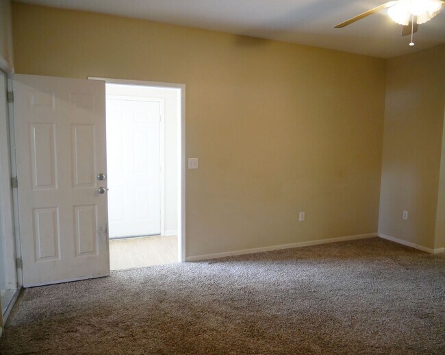 Building Photo - 119 Pine Meadows Cir