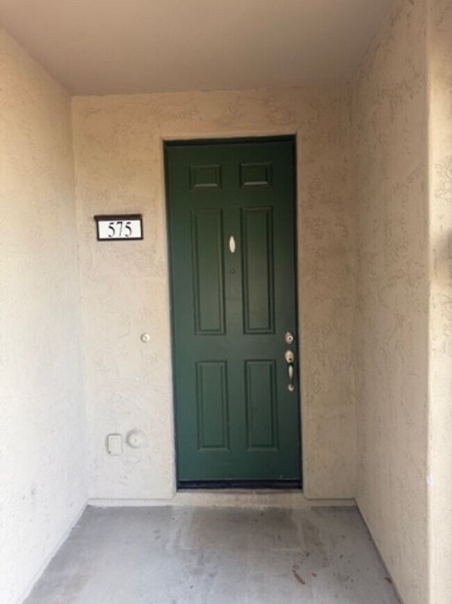 Building Photo - Newer home in Tempe!! 3 bedrooms & 2.5 baths with 2-car garage. Loaded with upgrades!