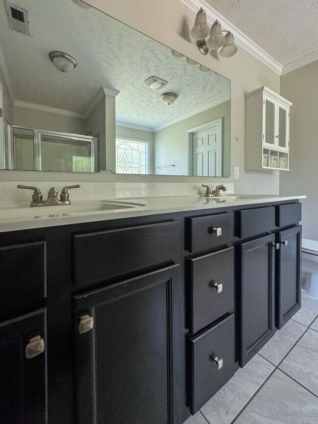 Building Photo - Beautiful 4 Bed 2.5 Bath Home in Raeford