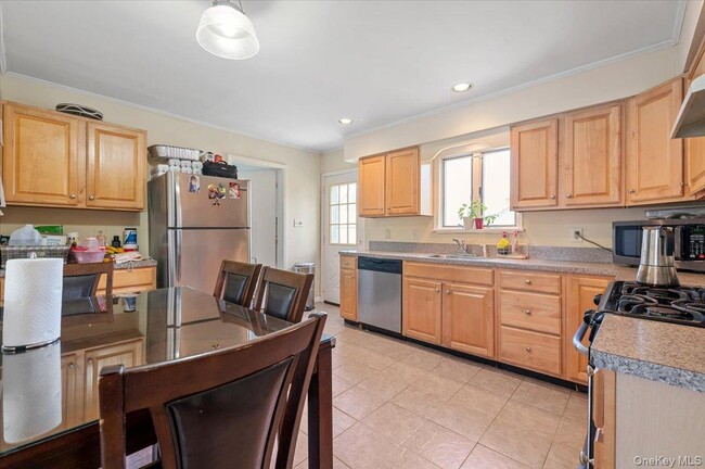 Building Photo - 316 S 3rd St