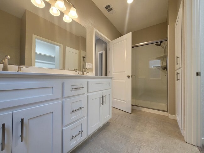 Building Photo - 1353 Molly Ave