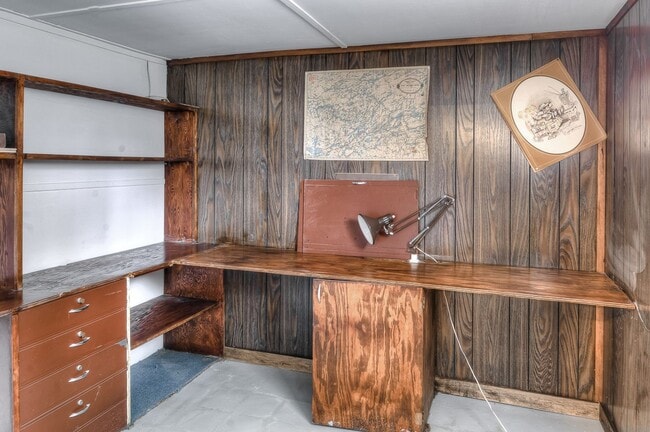 Building Photo - 4 bed in Aksarben