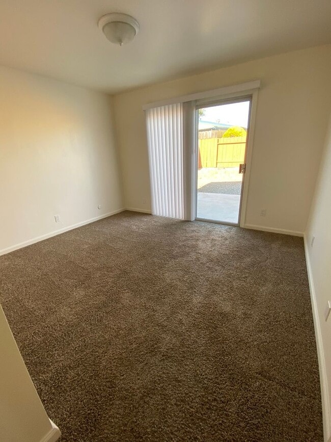 Building Photo - 55+ Community!! Adorable 2 bed 1 bath in t...