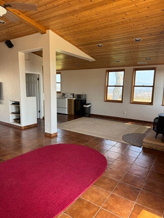 Building Photo - 1475 Cougar Ridge Rd