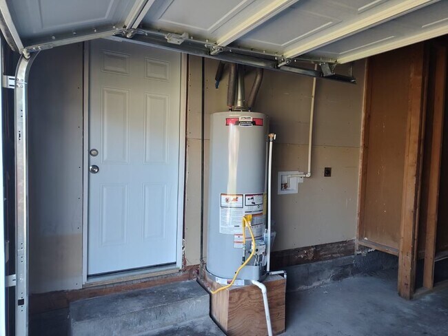 Building Photo - 901 Johnson St