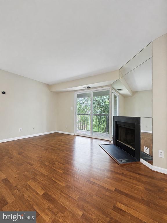 Building Photo - 5800 Orchard Hill Ct