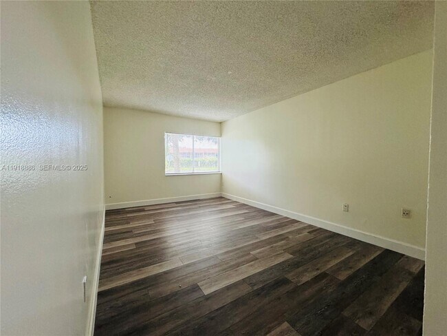 Building Photo - 701 N Pine Island Rd