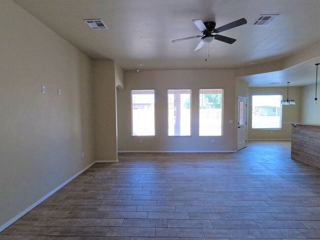 Building Photo - 928 Flora Vista Dr