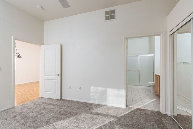 Building Photo - 1st floor unit with garage in gated Hender...