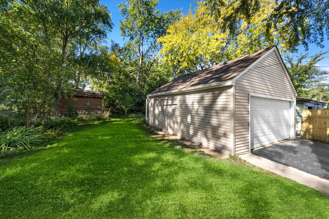 Building Photo - 1552 McCraren Rd