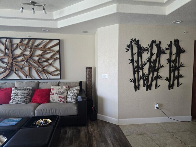 Building Photo - VACATION RENTAL - Condo on the River