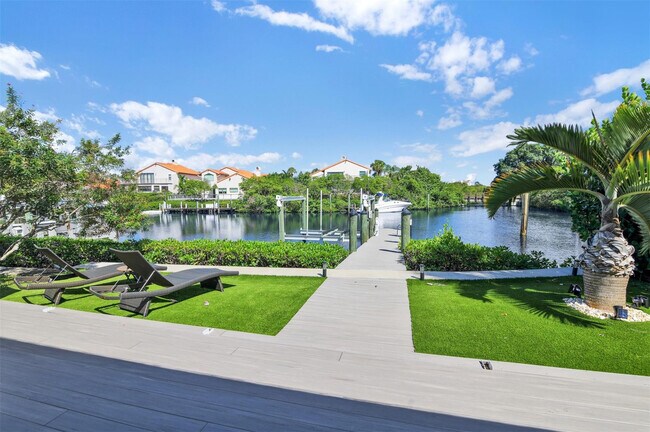 Building Photo - 17026 Bay St