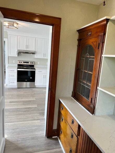 Building Photo - 2 East St