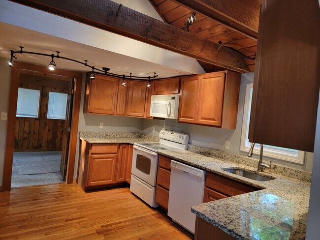 Building Photo - 103 Shore Dr