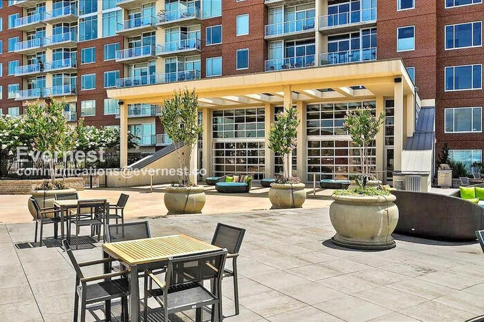 Building Photo - 600 12th Ave S