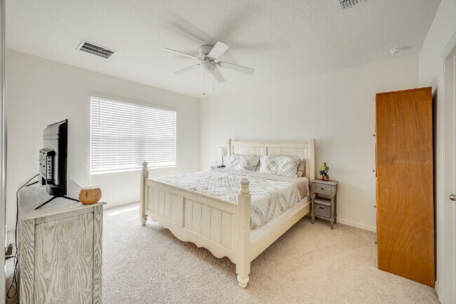 Building Photo - 4BR/2BA home located in Harvest Landing