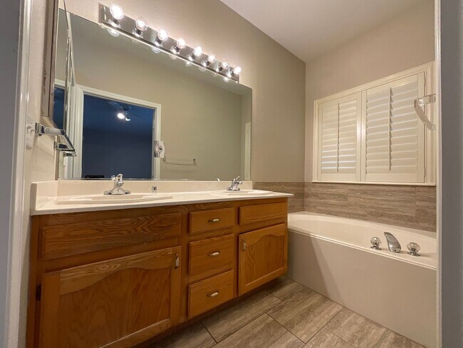 Building Photo - Great home in the South Shores community 1stroy