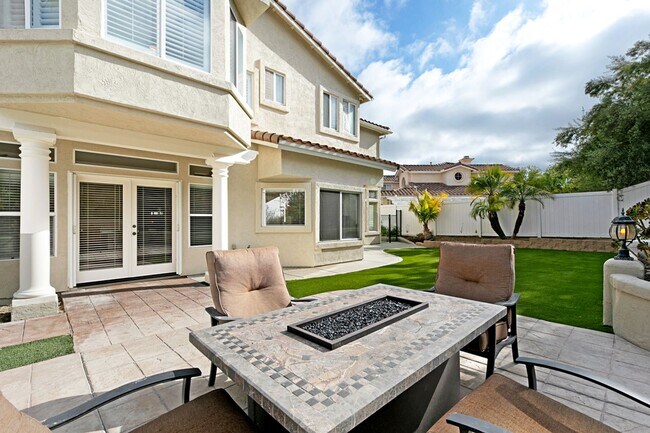 Building Photo - Large Beautiful Home in the Missions