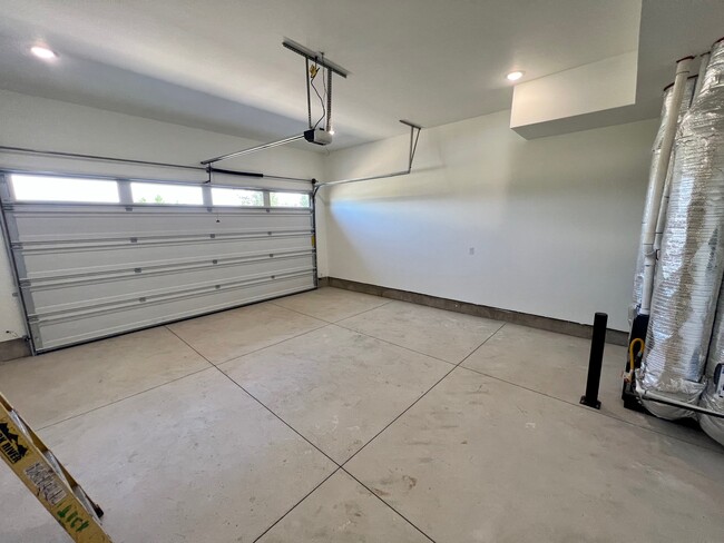 Building Photo - 210 Bogey Ln