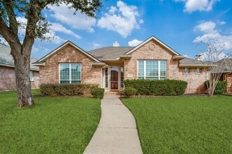 Building Photo - 10810 Camelot Dr