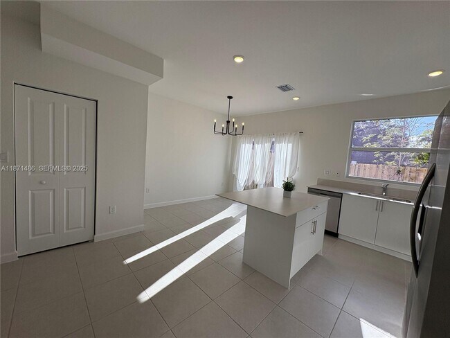 Building Photo - 27700 SW 156th Ave