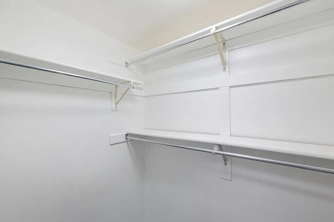 Building Photo - Beautifully remodeled and move in ready, this updated 1-bed, 2-bath condo sits in the heart of do...