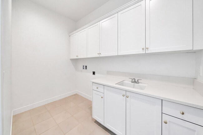 Building Photo - 30000 N Camino los Robles