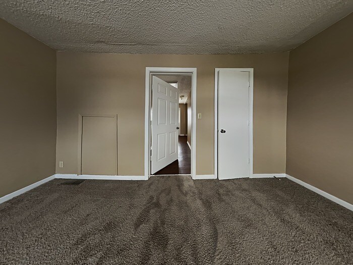 Building Photo - 812 W Smith Valley Rd