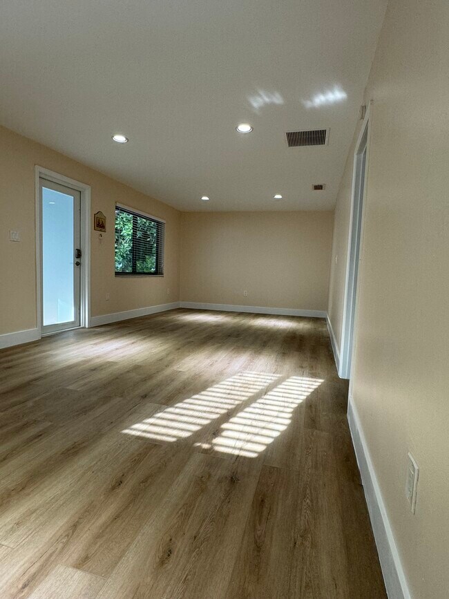 Building Photo - 3607 SW 27th St