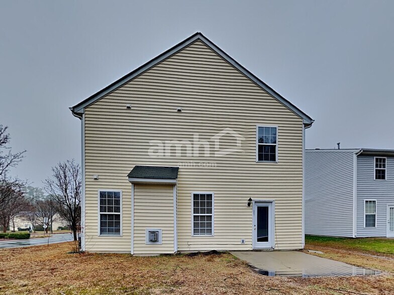 Building Photo - 2 Hidden Meadow Ct