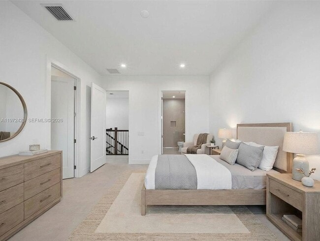 Building Photo - 5718 Ashwood Cir