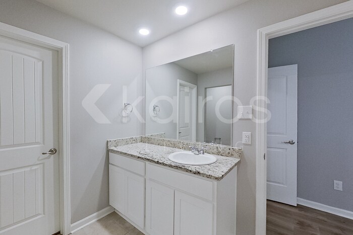 Building Photo - 200 Yardley Ct