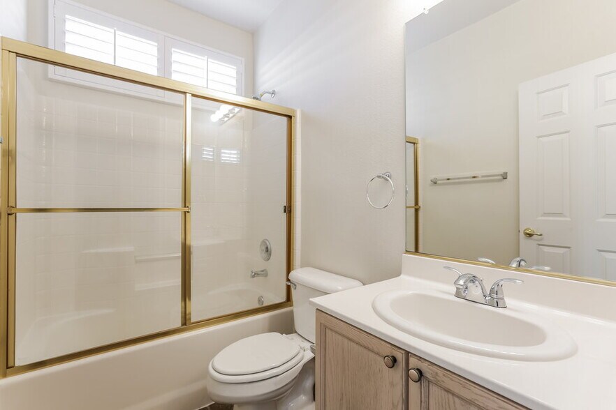 Building Photo - 45 Pangloss St