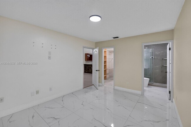 Building Photo - 2141 W 53rd St